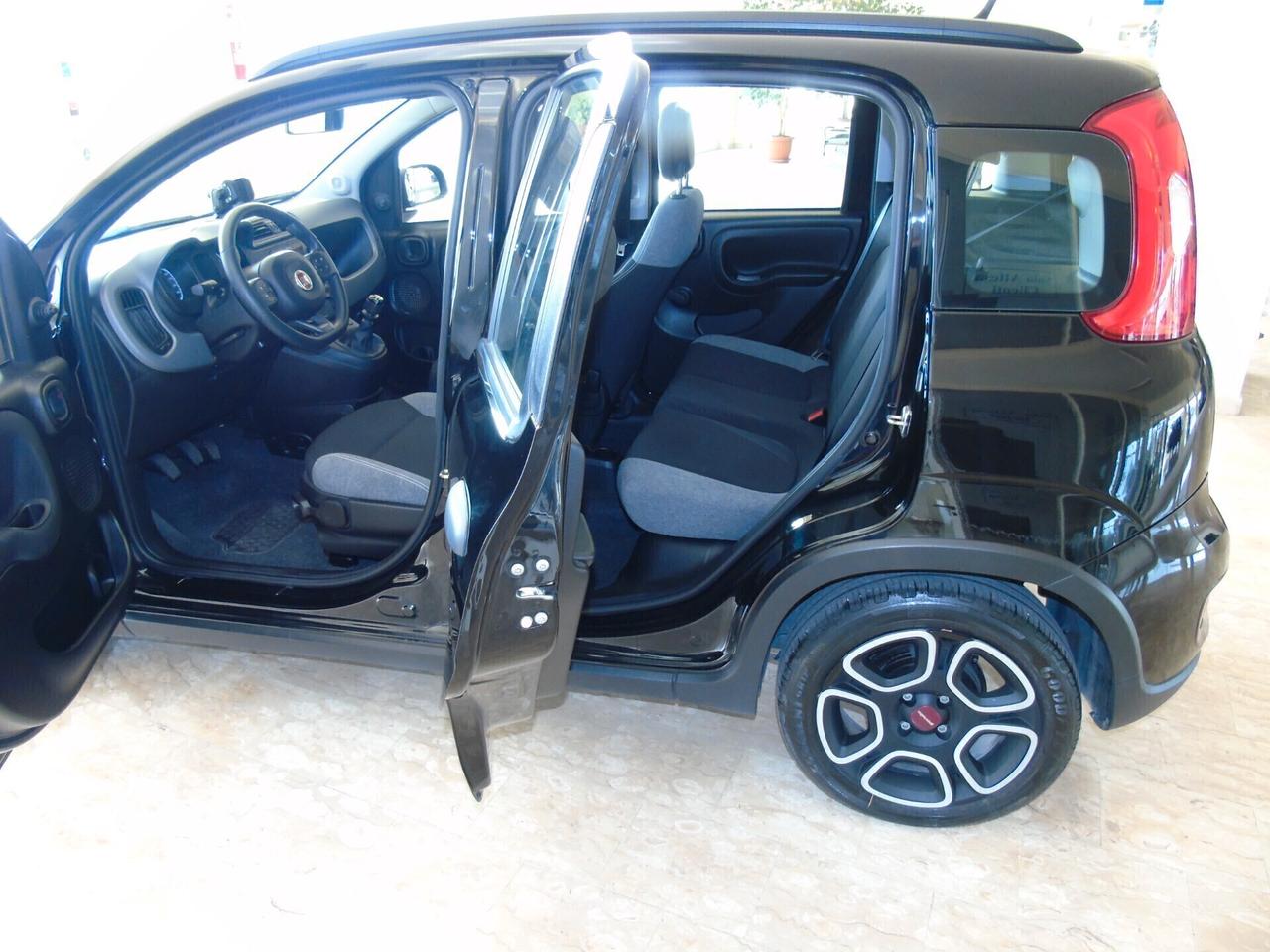 New Fiat Panda Hybrid City Cross (SCONTO ECOBONUS)