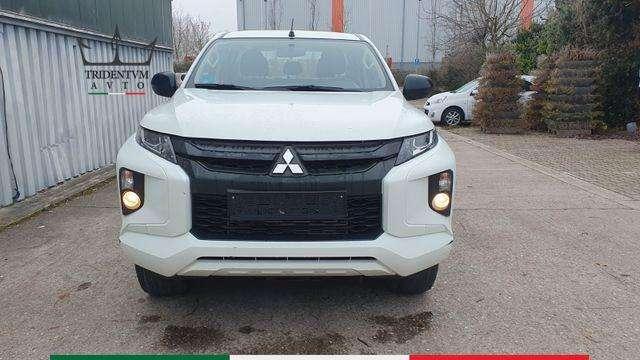 Mitsubishi L200 d.cab 2.3d Invite 4wd 150cv