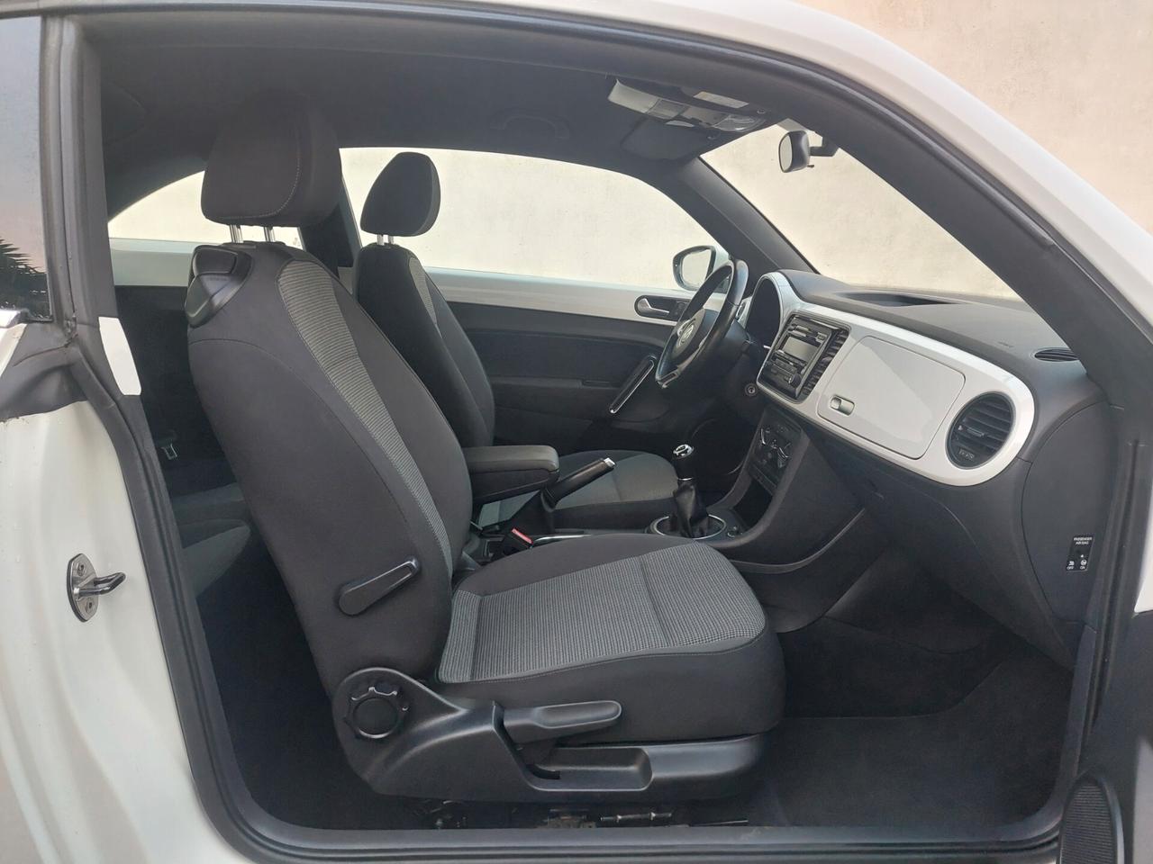 Volkswagen Maggiolino 1.6 TDI Design *NEOPATENTATI*