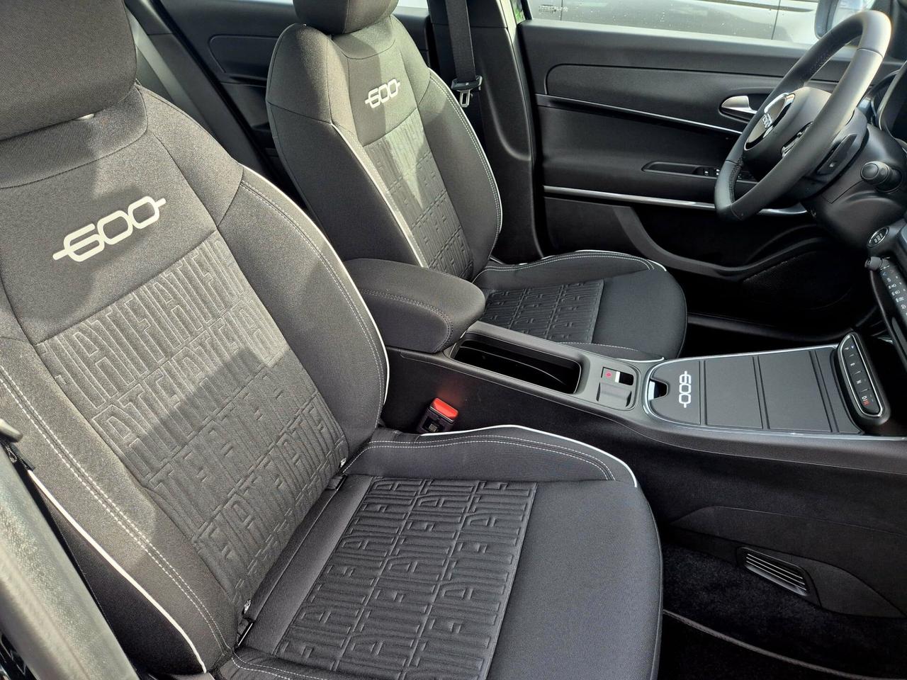 Fiat 600 Hybrid 110 CV DCT MHEV La Prima