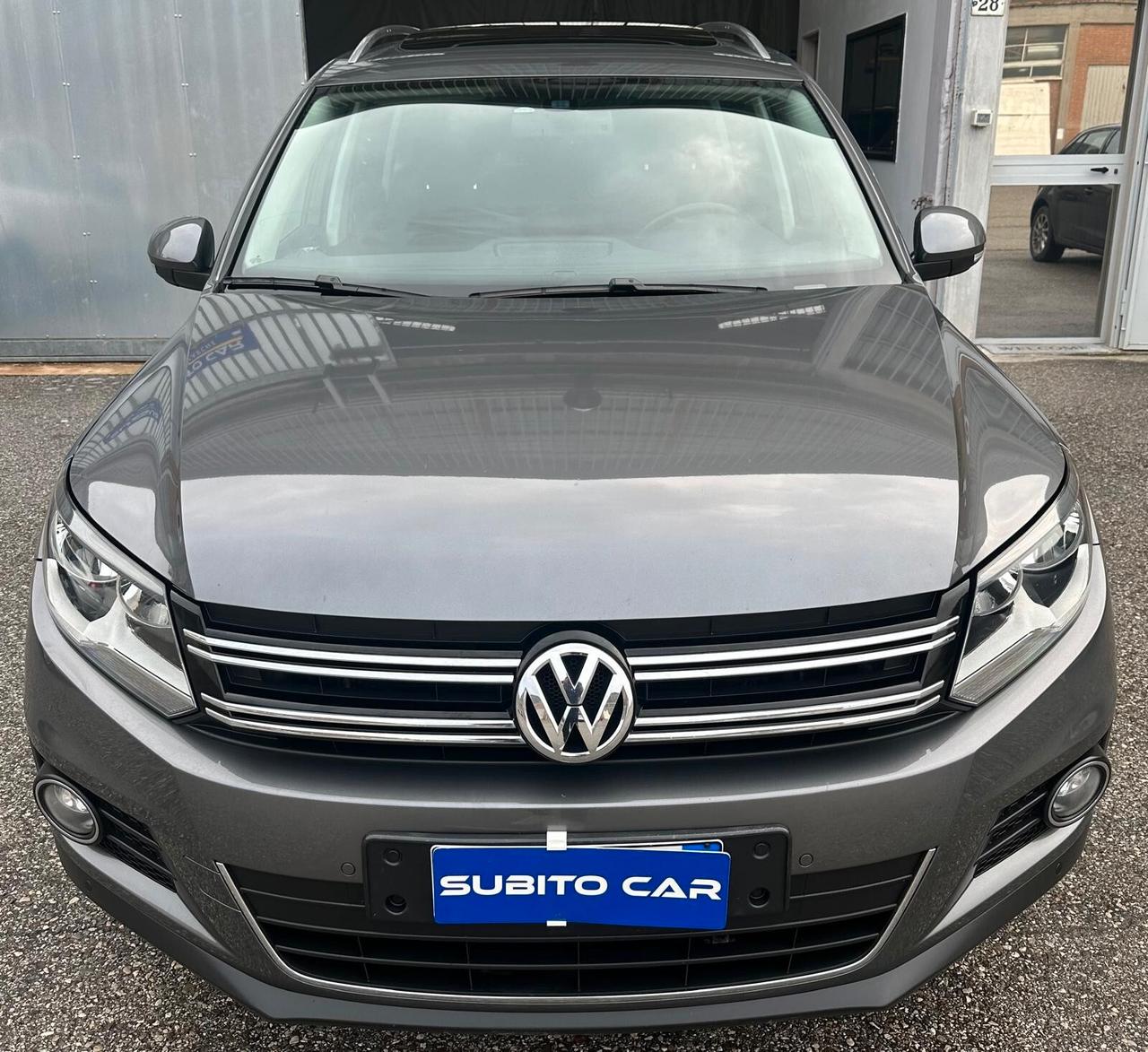 Volkswagen Tiguan 2.0 TDI Plus 110 CV Sport & Style BlueMotion Tech. TETTO APRIBILE E TUTTI TAGLIANDI VW