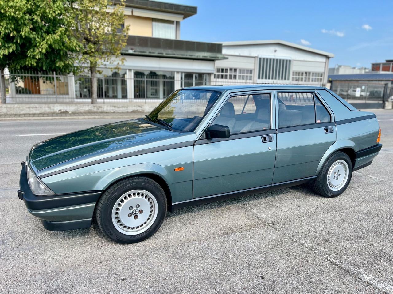 Alfa Romeo 75 2.5 V6 Quadrifoglio Verde - Targa MI