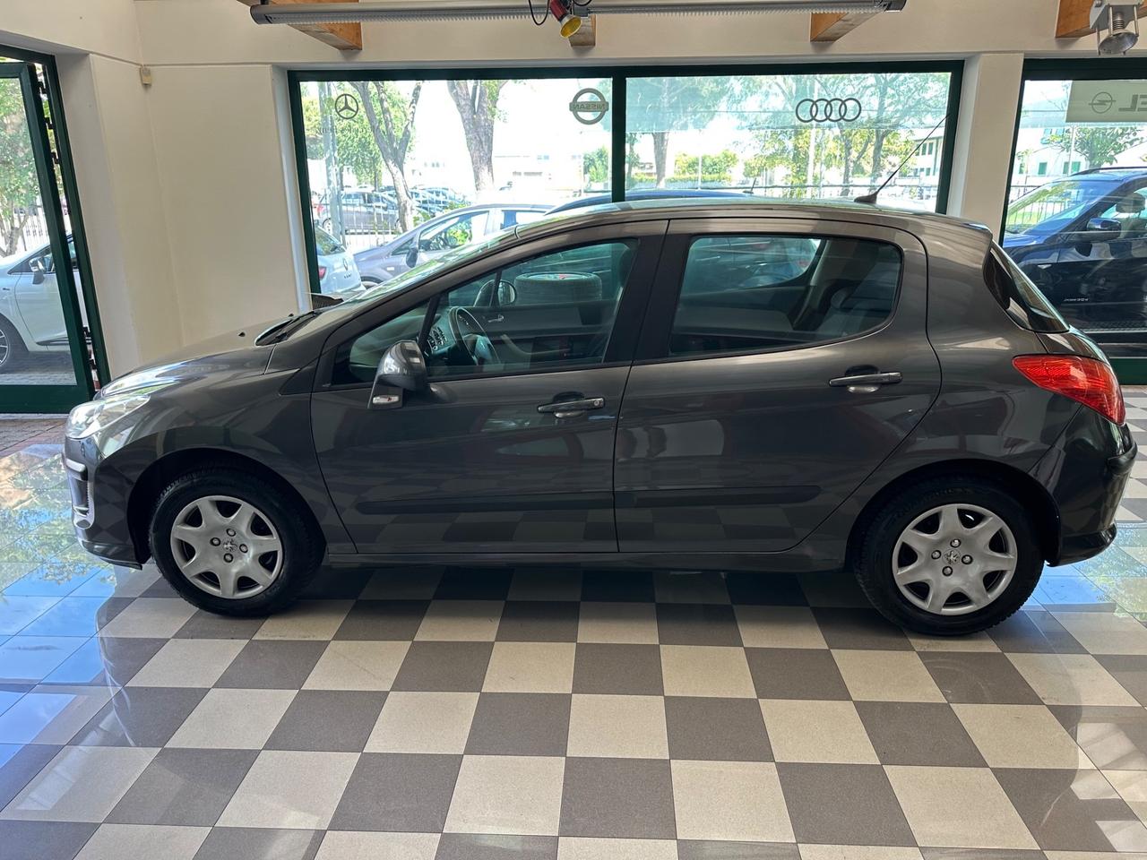 Peugeot 308 1.4 VTi 95CV 5p. Premium
