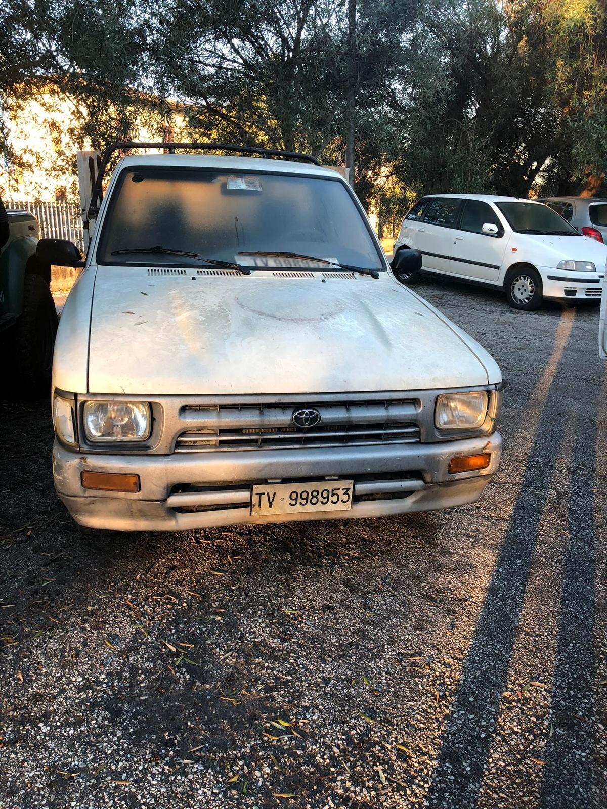 Toyota Hilux 2.4 diesel Pick-up
