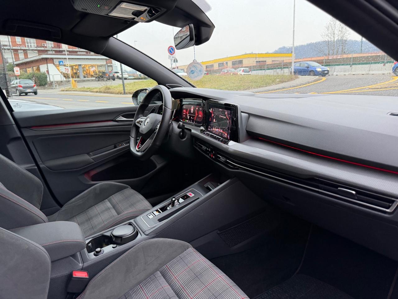 Volkswagen Golf GTI 2.0 TSI TOTAL BLACK