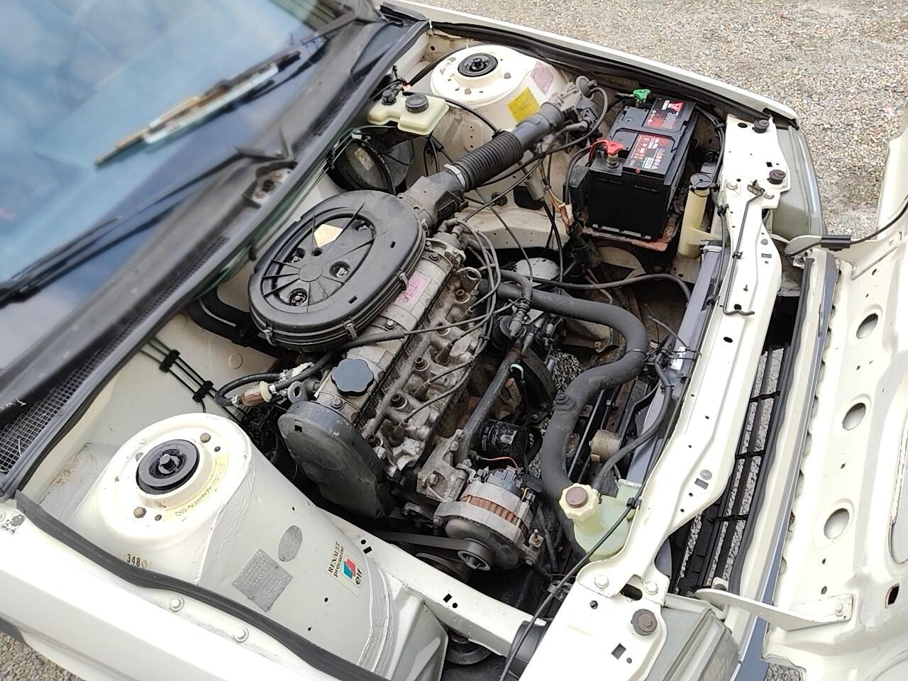 Renault 21 Nevada 1.7 GTS + gancio traino