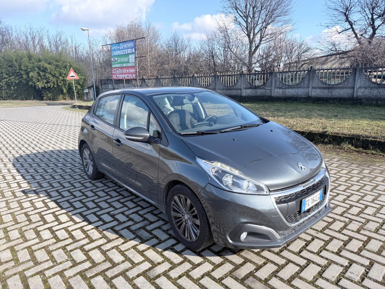 Peugeot 208 PureTech 82 5p. GPL Allure