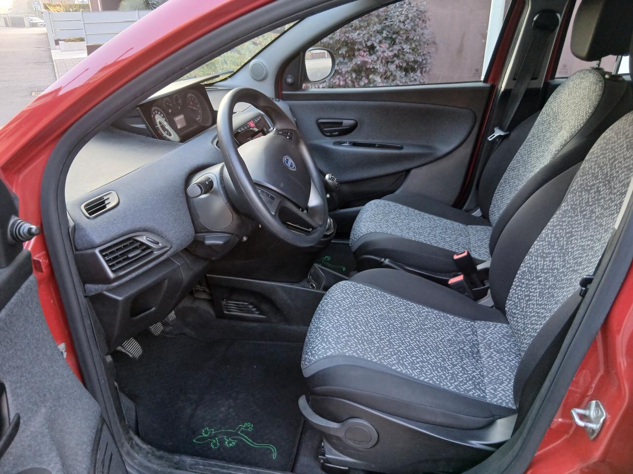 Lancia Ypsilon 1.2 69 CV 5 porte S&S unico proprietario tua a € 193 mese