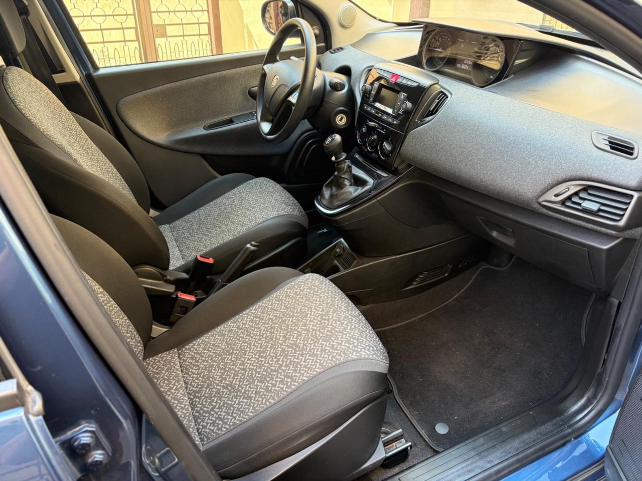 Lancia Ypsilon 1.0 FireFly 5 porte S&S Hybrid Alberta Ferretti
