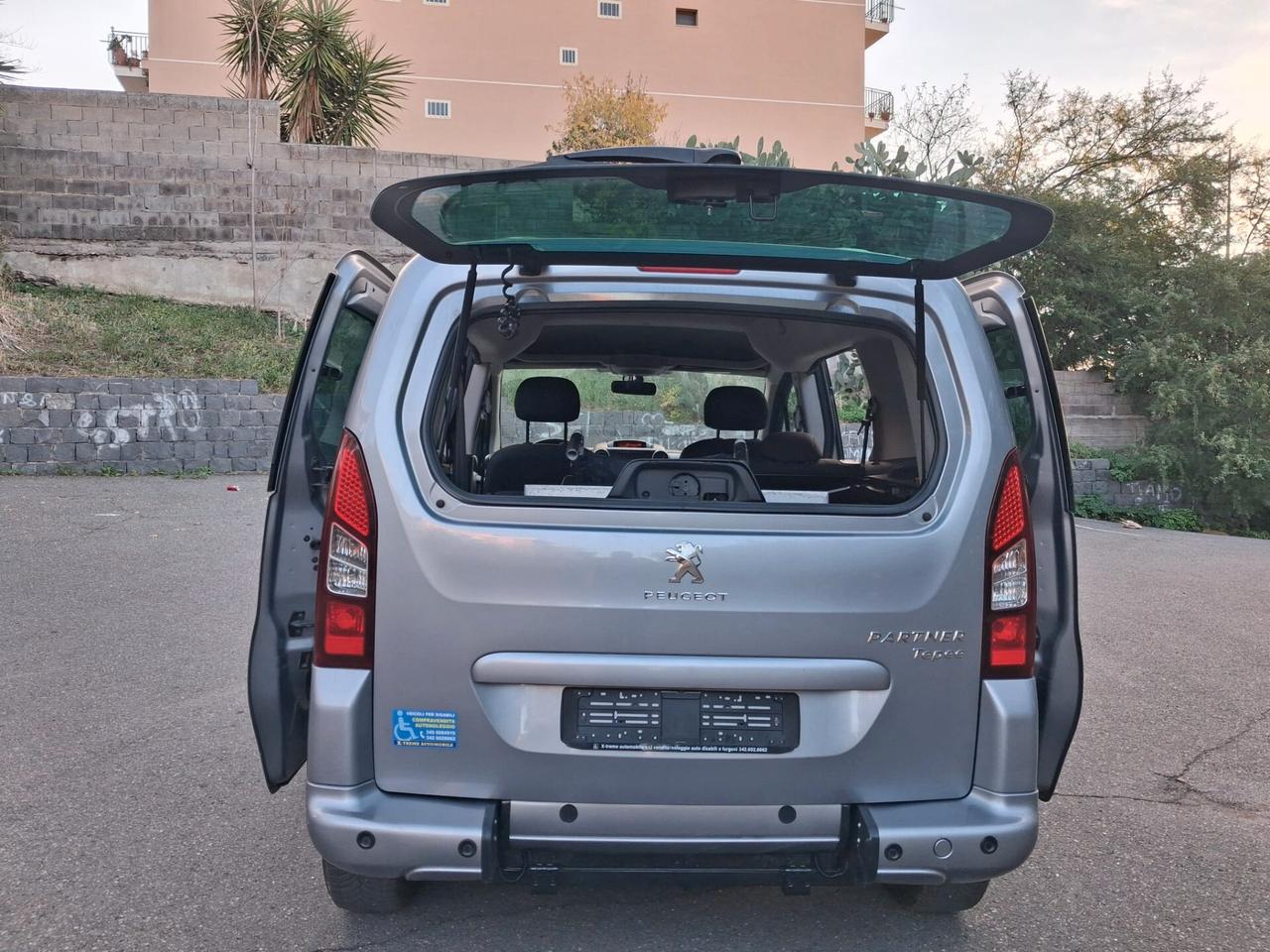 Peugeot Partner Pianale ribassato con rampa disabili in carrozzina