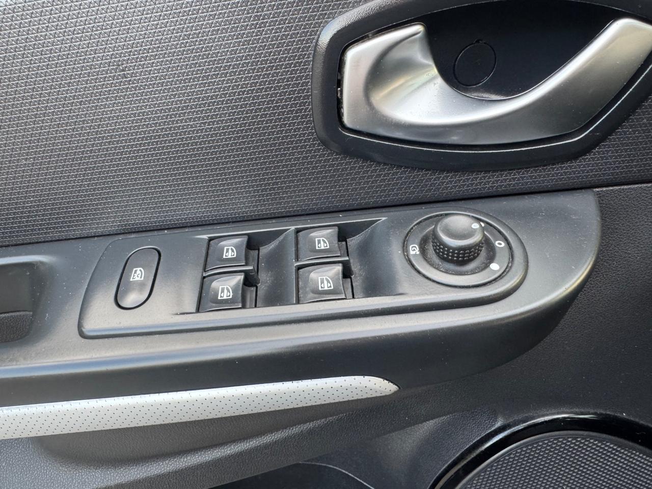 Renault Clio manutenzione completa ok neopatentati