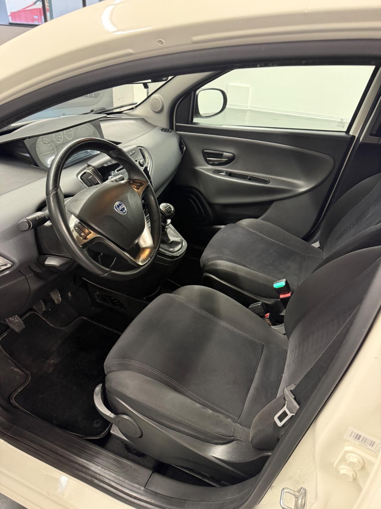 Lancia Ypsilon 0.9 TwinAir 85 CV 5 porte Metano Ecochic Gold