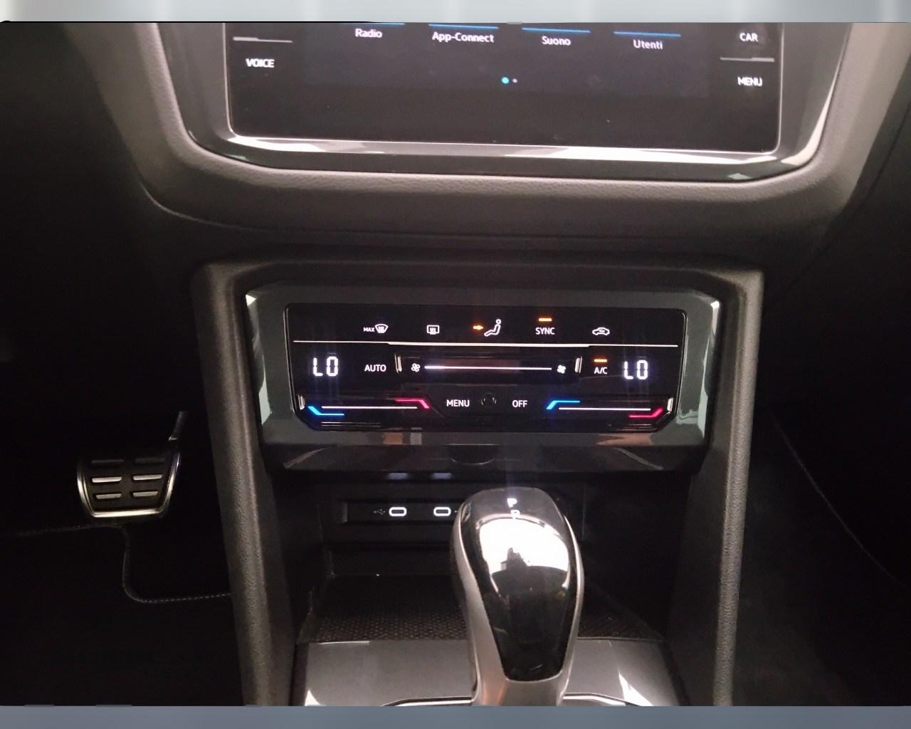 VOLKSWAGEN Tiguan II 2021 - Tiguan 1.5 tsi R-Line 150cv dsg