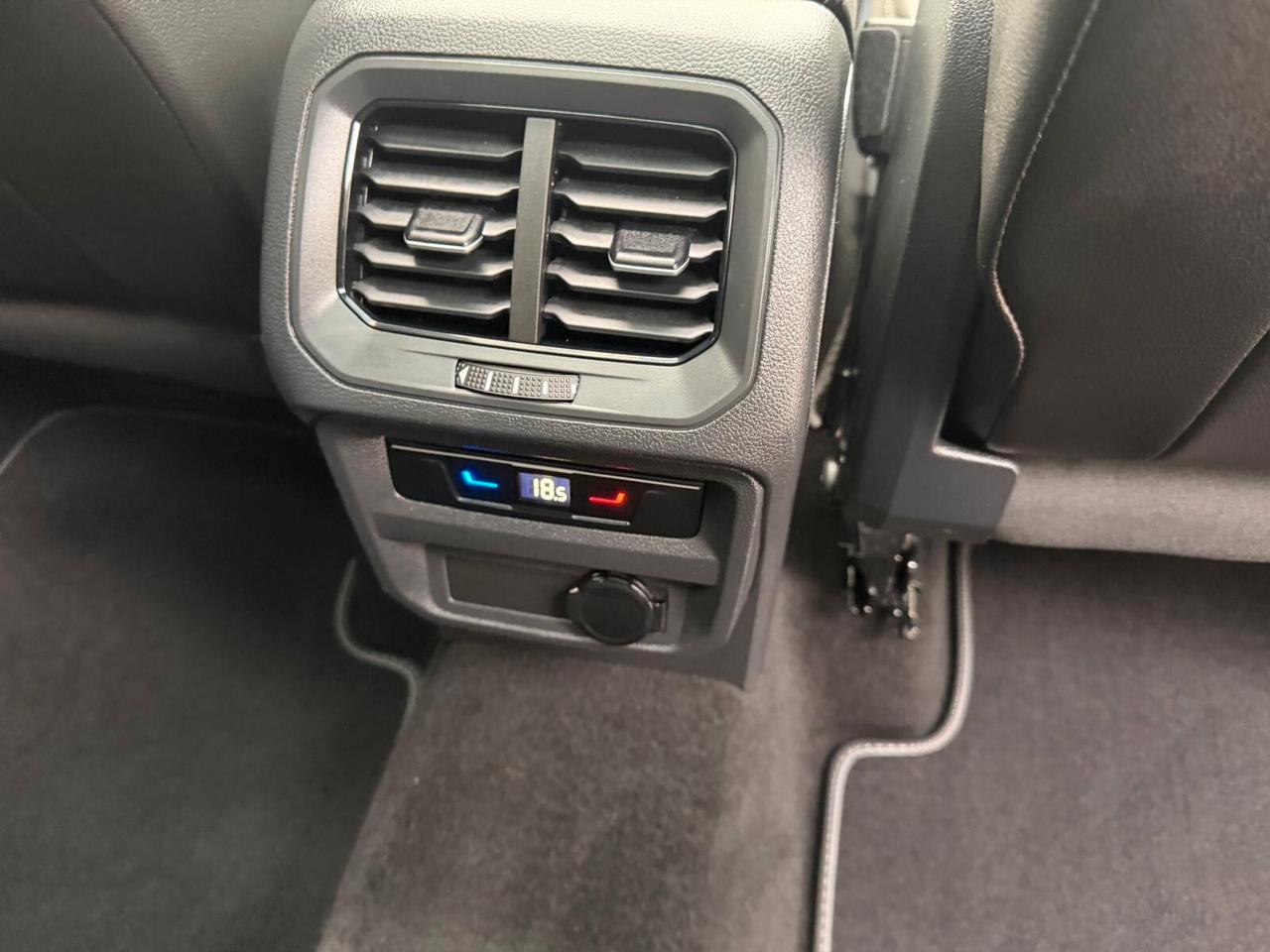 Volkswagen Tiguan 2.0 TDI 150 CV SCR DSG R-Line TETTO APRIBILE BLACK PACK