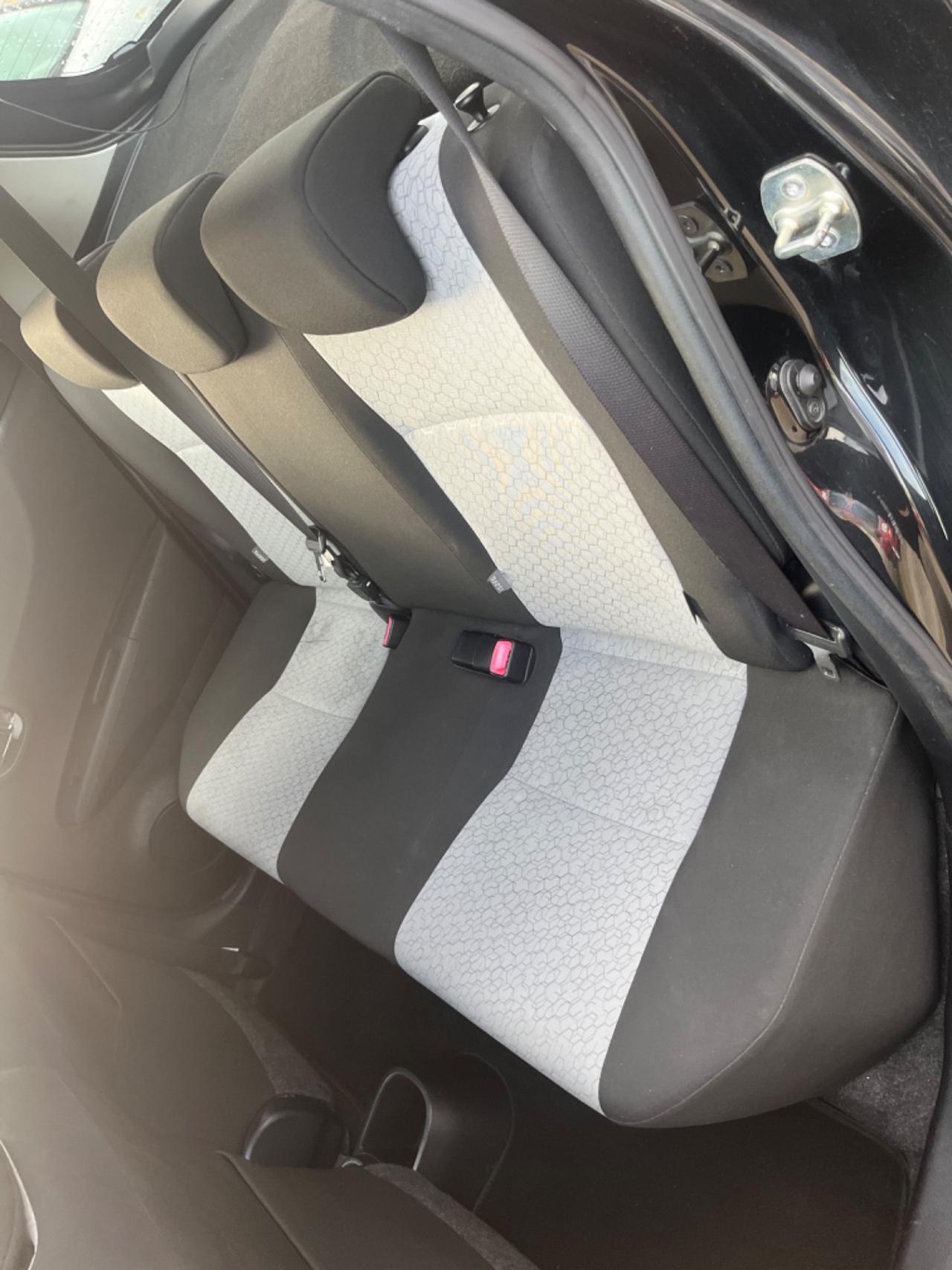 Toyota Yaris 1.0 5 porte Lounge 2012