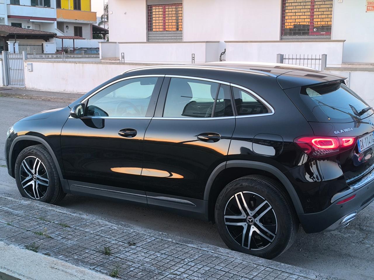 MERCEDES GLA SPORT PLUS 180cdi 09/2022 MOTORE 2.0 MERCEDES