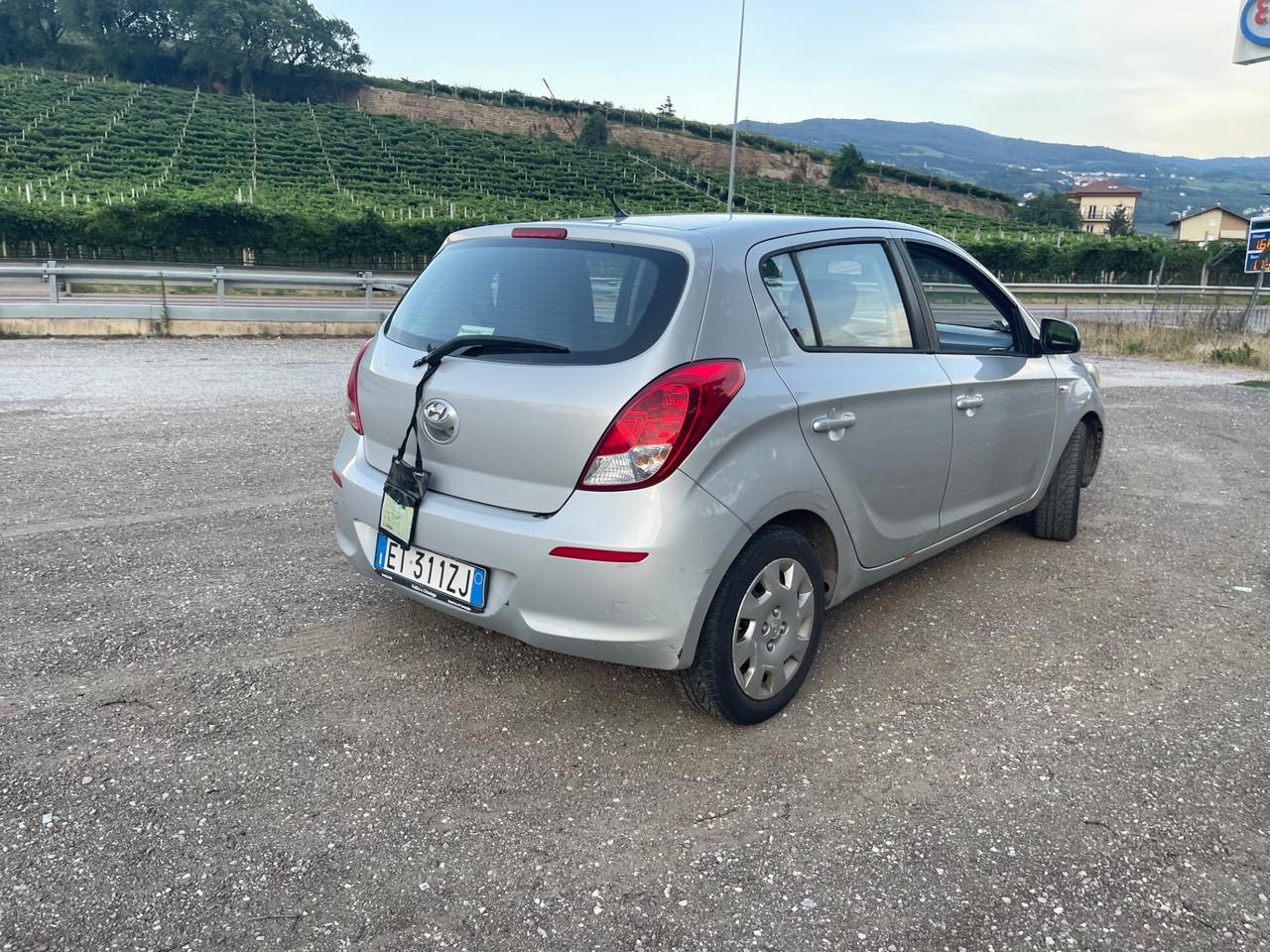 Hyundai i20 1.2 5p. Sound Edition SI NEOPATENTATI
