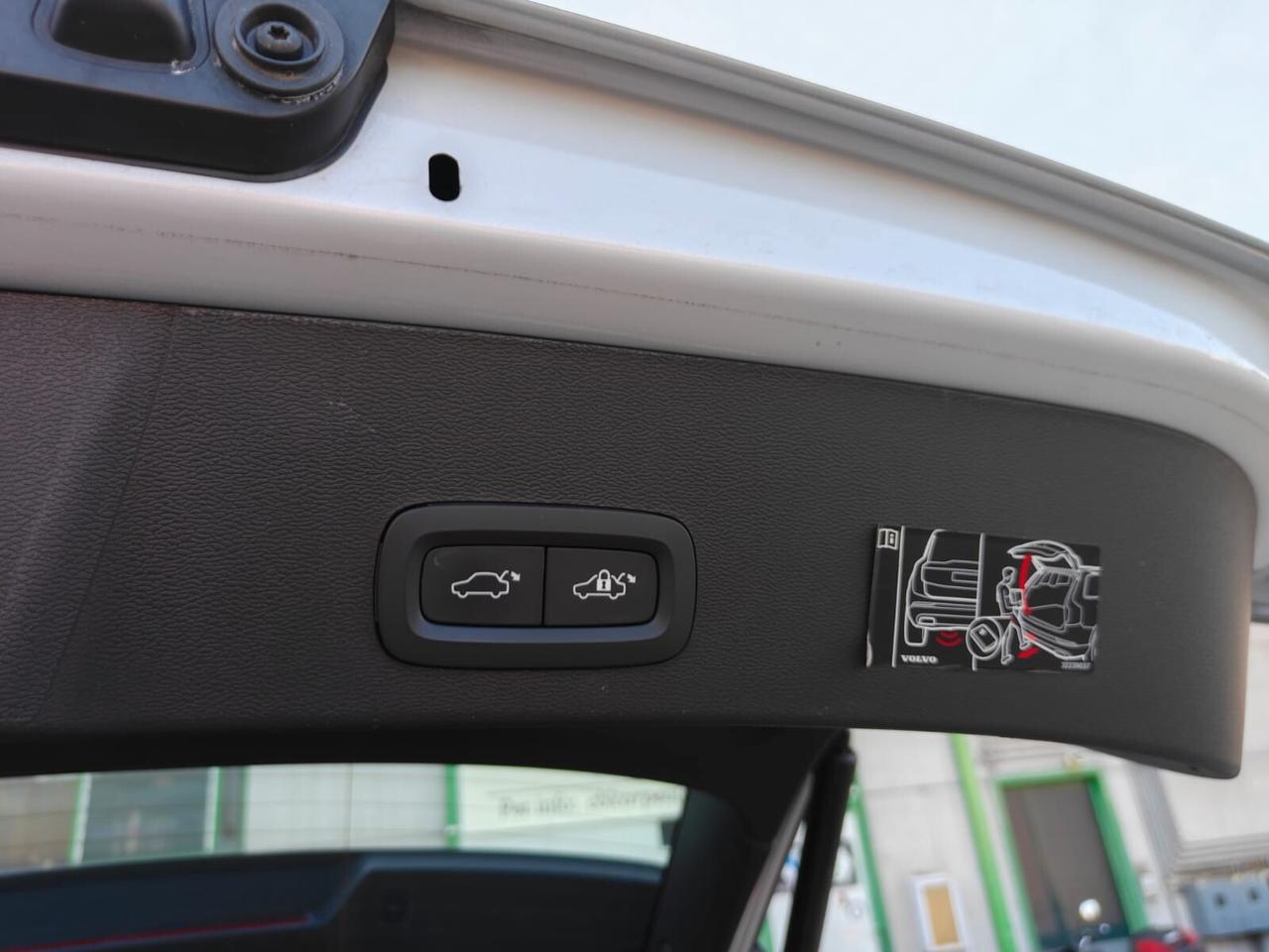 Volvo XC40 T5 Recharge Plug-in Hybrid automatico Plus Dark