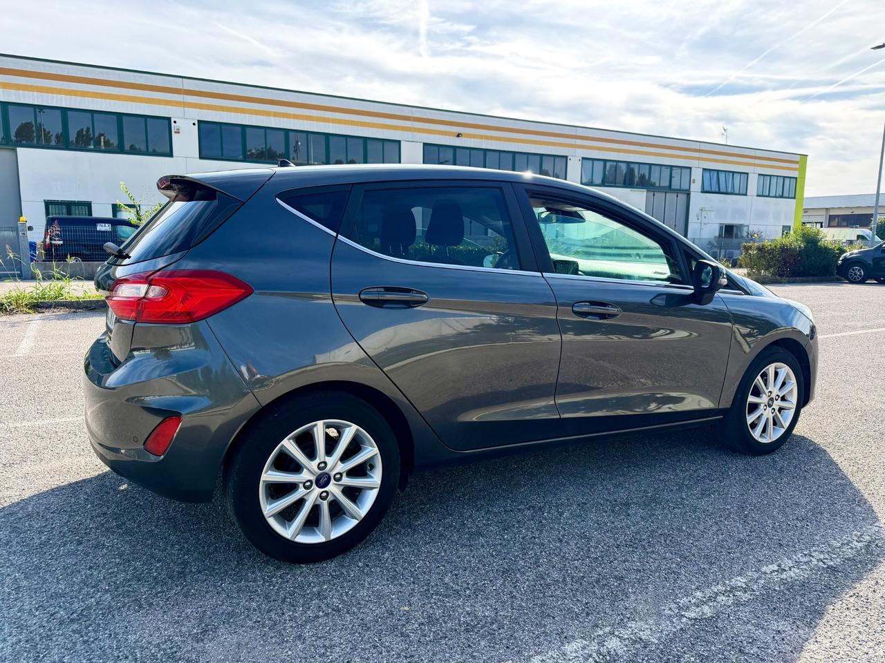 FORD FIESTA 1.1 BENZINA -NEOPATENTE-GARANZIA TCARS