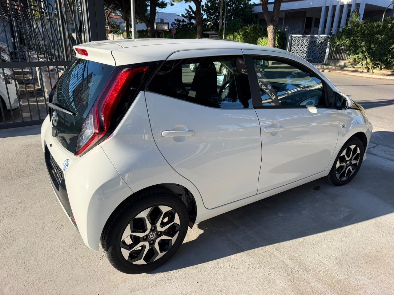 Toyota Aygo 1.0 VVT-i 69 CV 5 porte x-clusiv