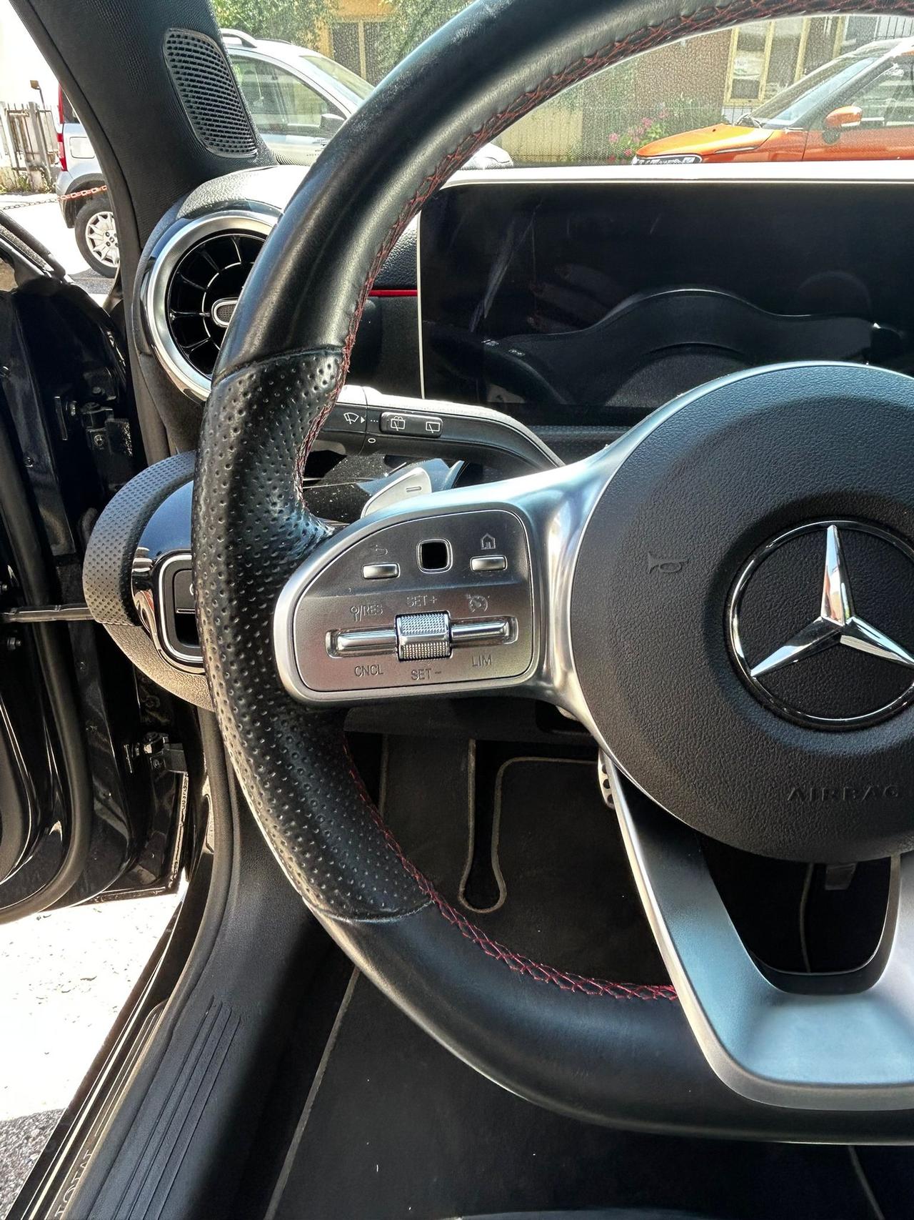 Mercedes-Benz A 180 Premium AMG