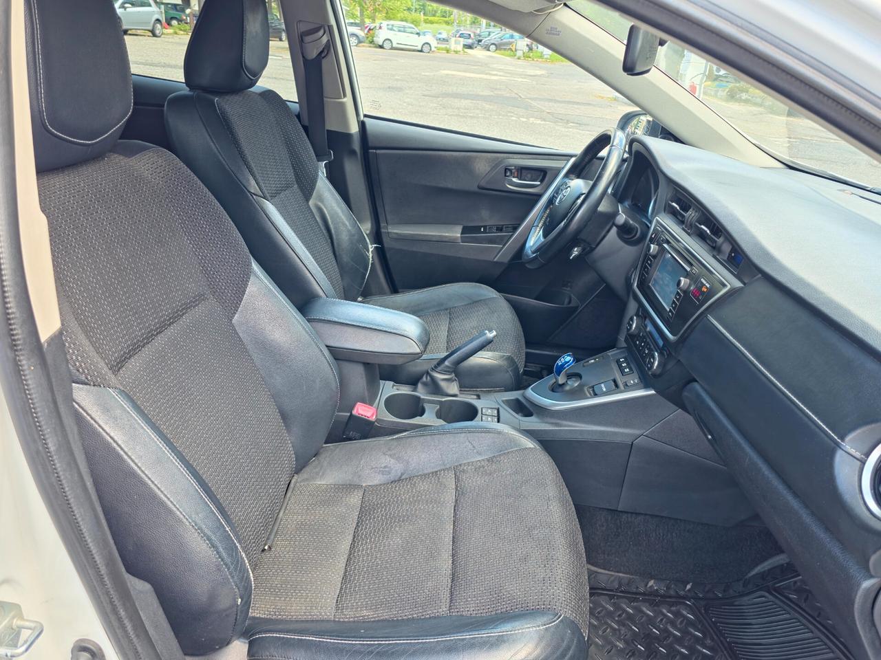 Toyota Auris Touring Sports 1.8 Hybrid Active 2015-E6 Automatico NEO
