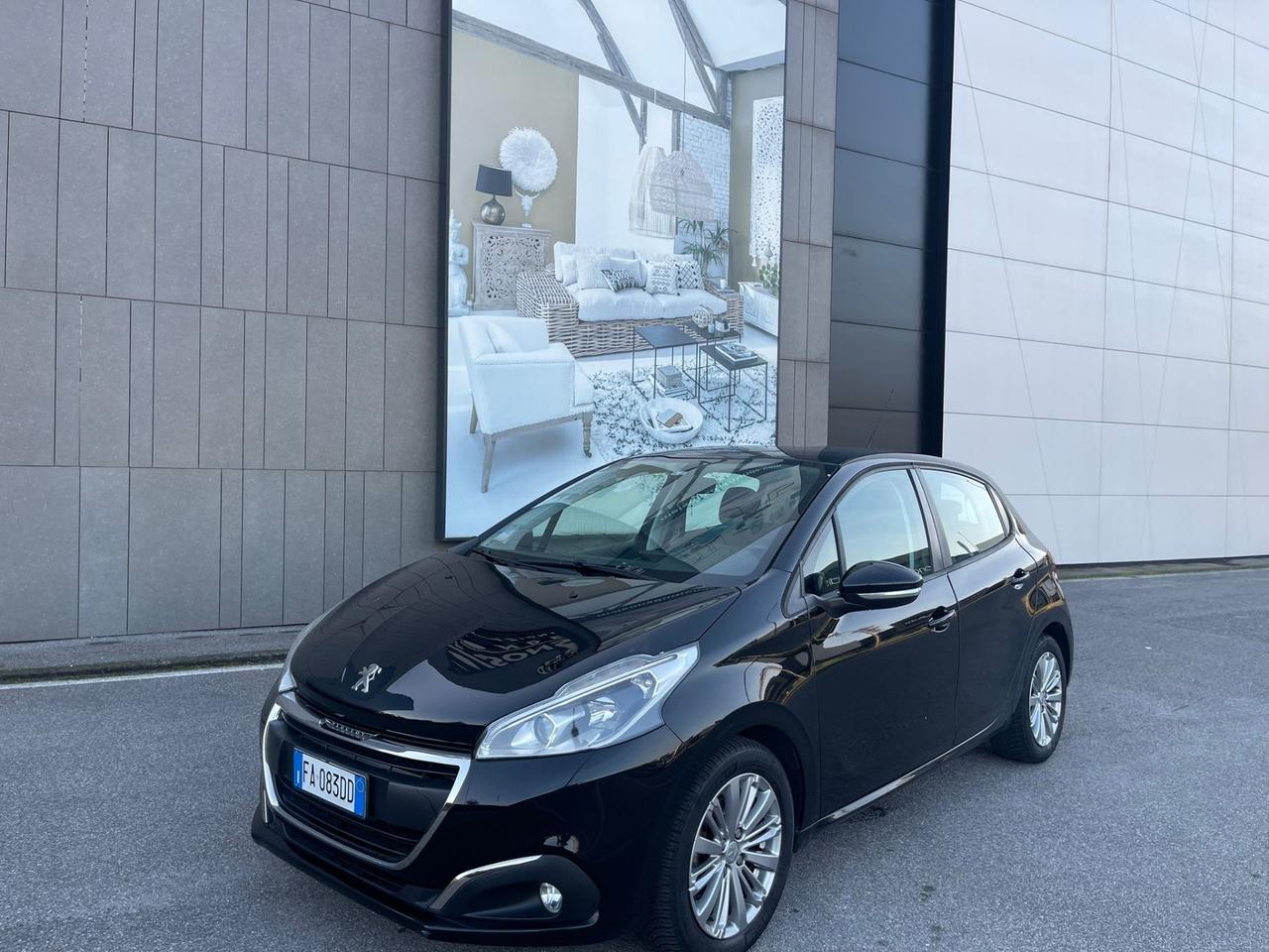 Peugeot 208 PureTech 82 5 porte Allure
