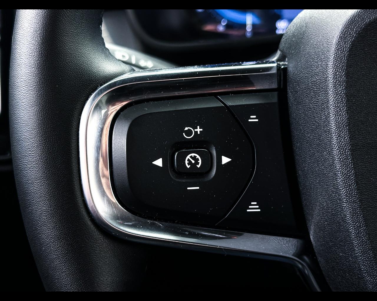 VOLVO XC40 (2017-->) - XC40 B3 automatico Core