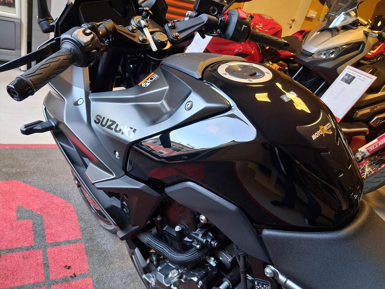 Suzuki GSX-8R R