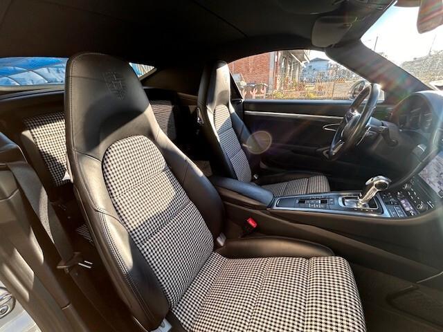 Porsche 911 Carrera 4S Cabriolet PDK Interni heritage design