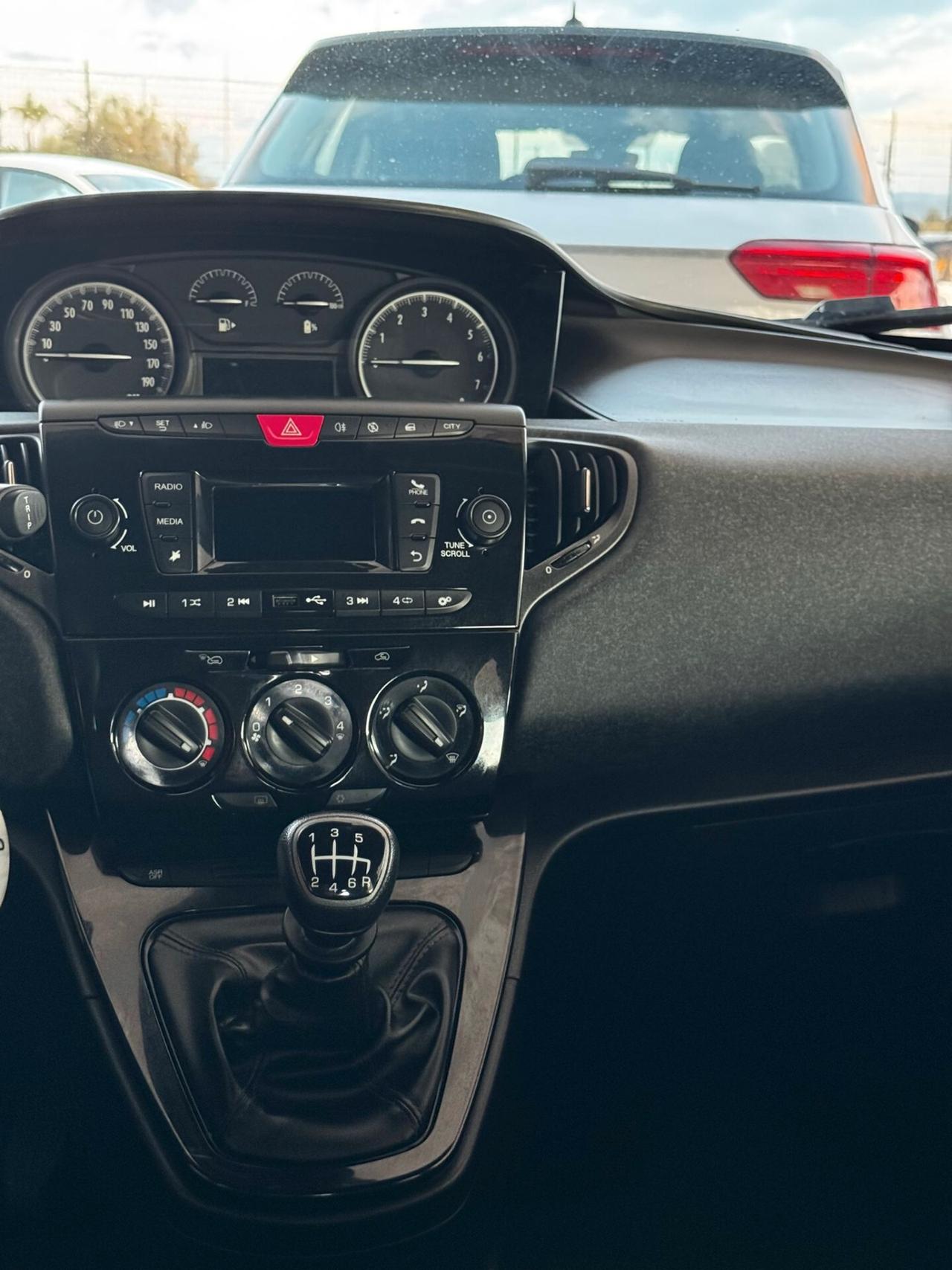 Lancia Ypsilon 1.0 FireFly 5 porte S&S Hybrid Ecochic Gold