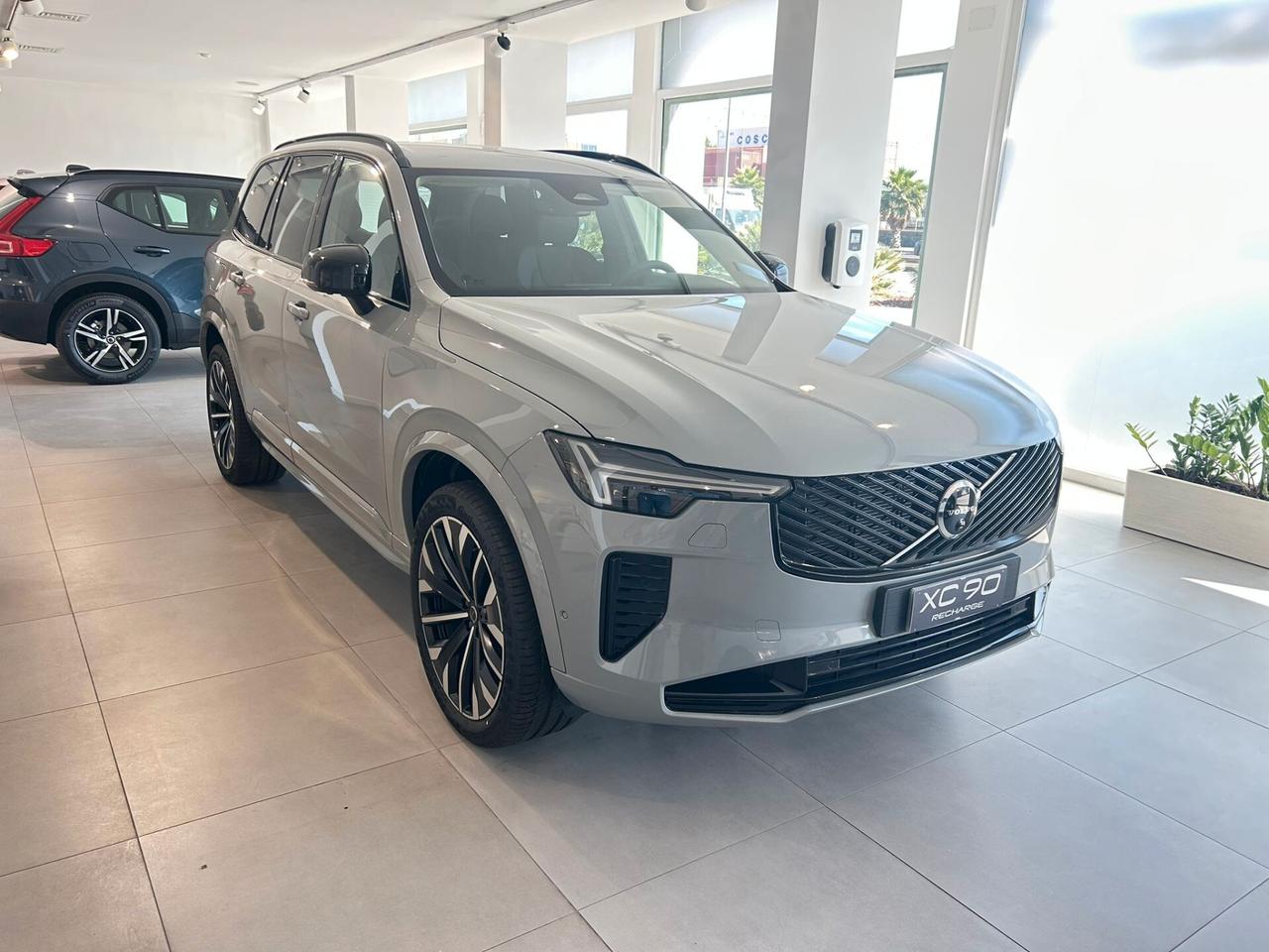 Volvo XC 90 T8 AWD automatico 7 posti PLUS DARK
