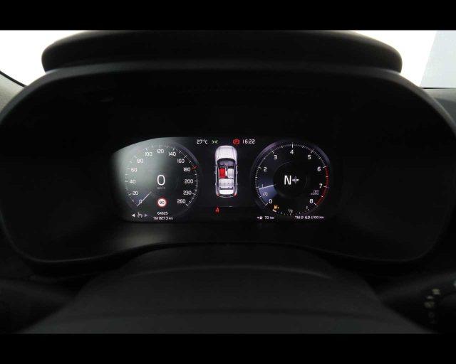 VOLVO XC40 T2 Momentum Core