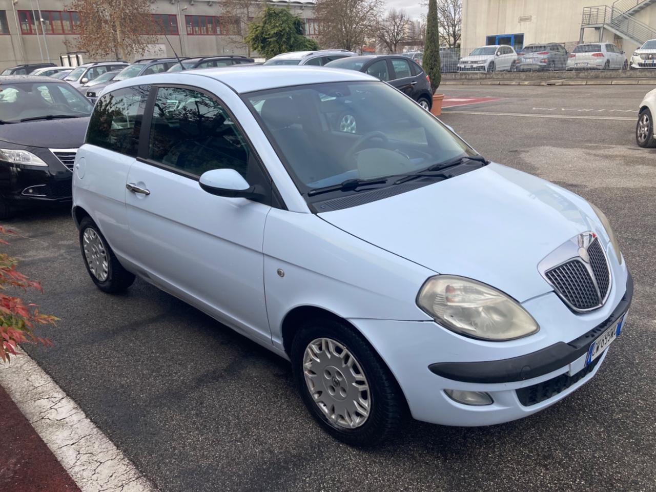 LANCIA YPSILON MULTIJET (CAMBIO AUTOMATICO)