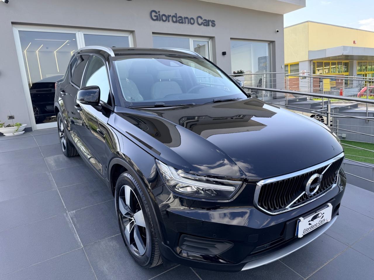 Volvo XC40 D3 AWD Geartronic Momentum in garanzia