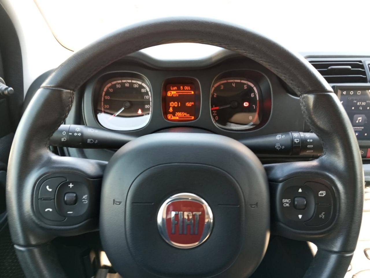 Fiat Panda 1.0 Hybrid Pandina con NAVI e RETRO