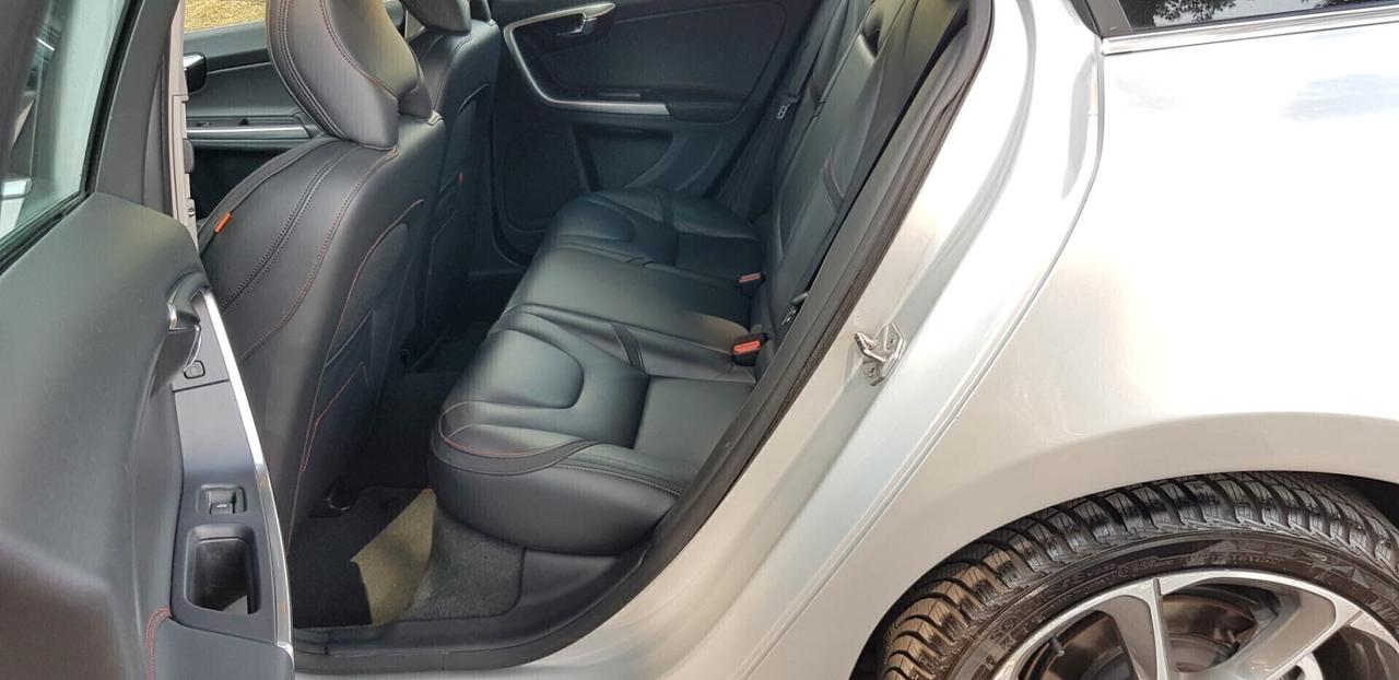 Volvo V60 2.0 d 150 cv D3 Geartronic Volvo Ocean Race,pelle,cambio automatico,navi,cruise control,cerchi 18
