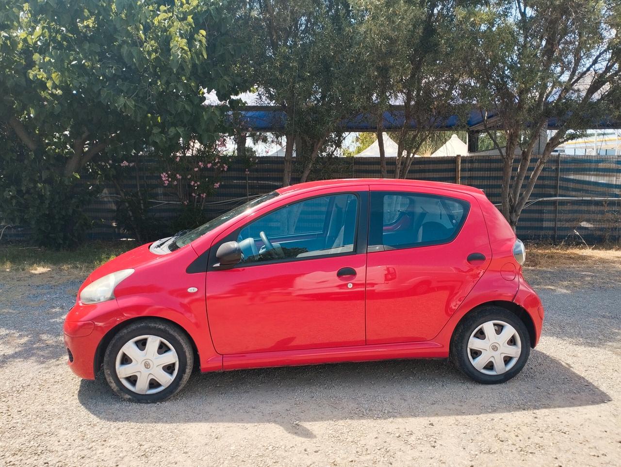 Toyota Aygo 1.0 12V VVT-i 5 porte Sol Connect Red Edition
