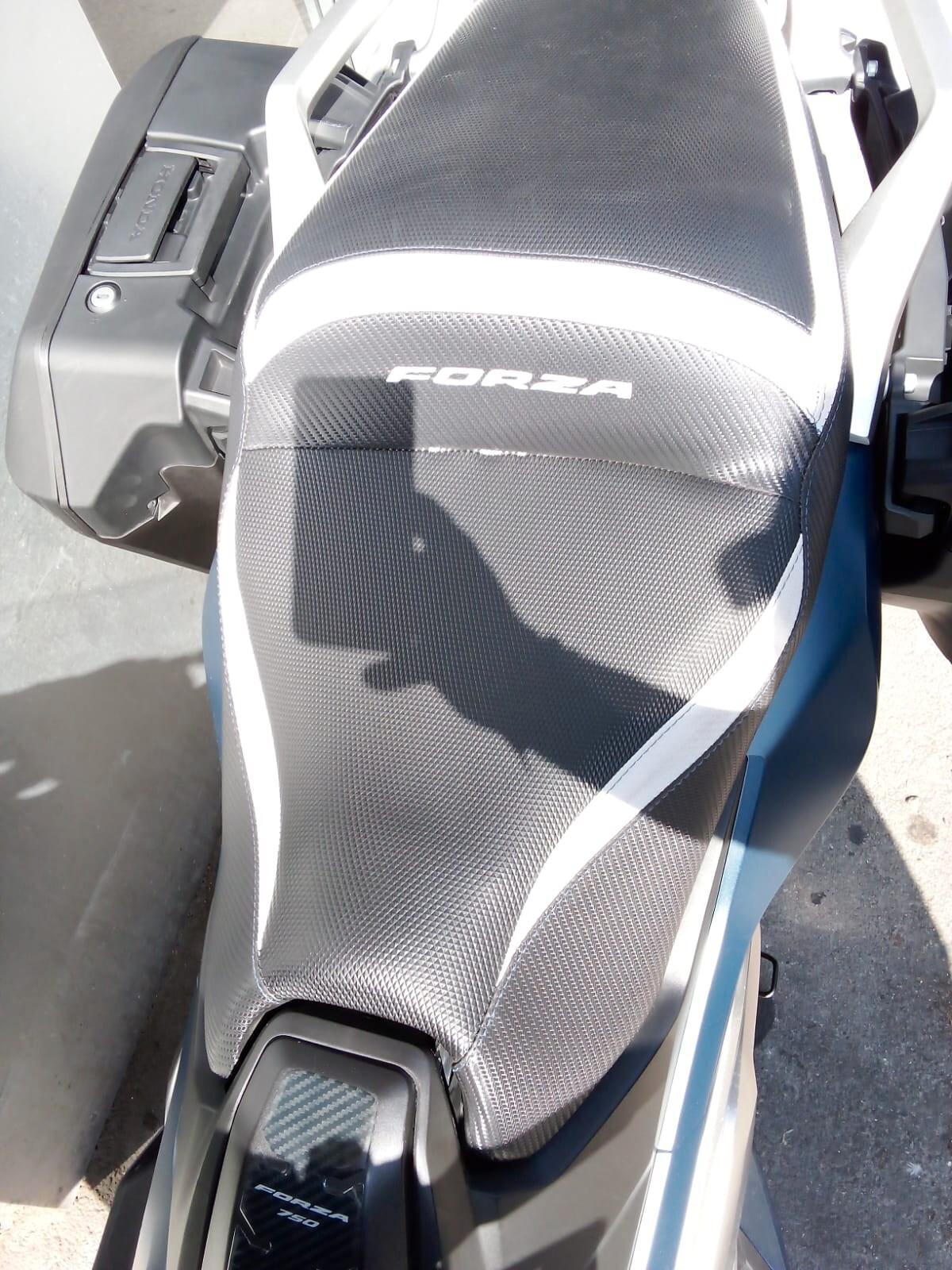 Honda Forza 750