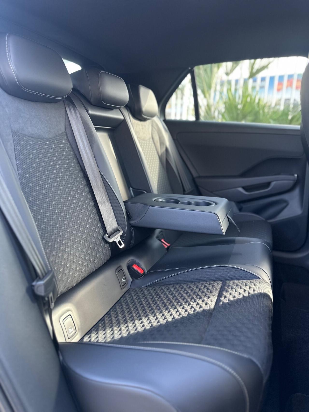 Volkswagen T-Roc 1.5 eTSI ACT 150 CV DSG R-Line