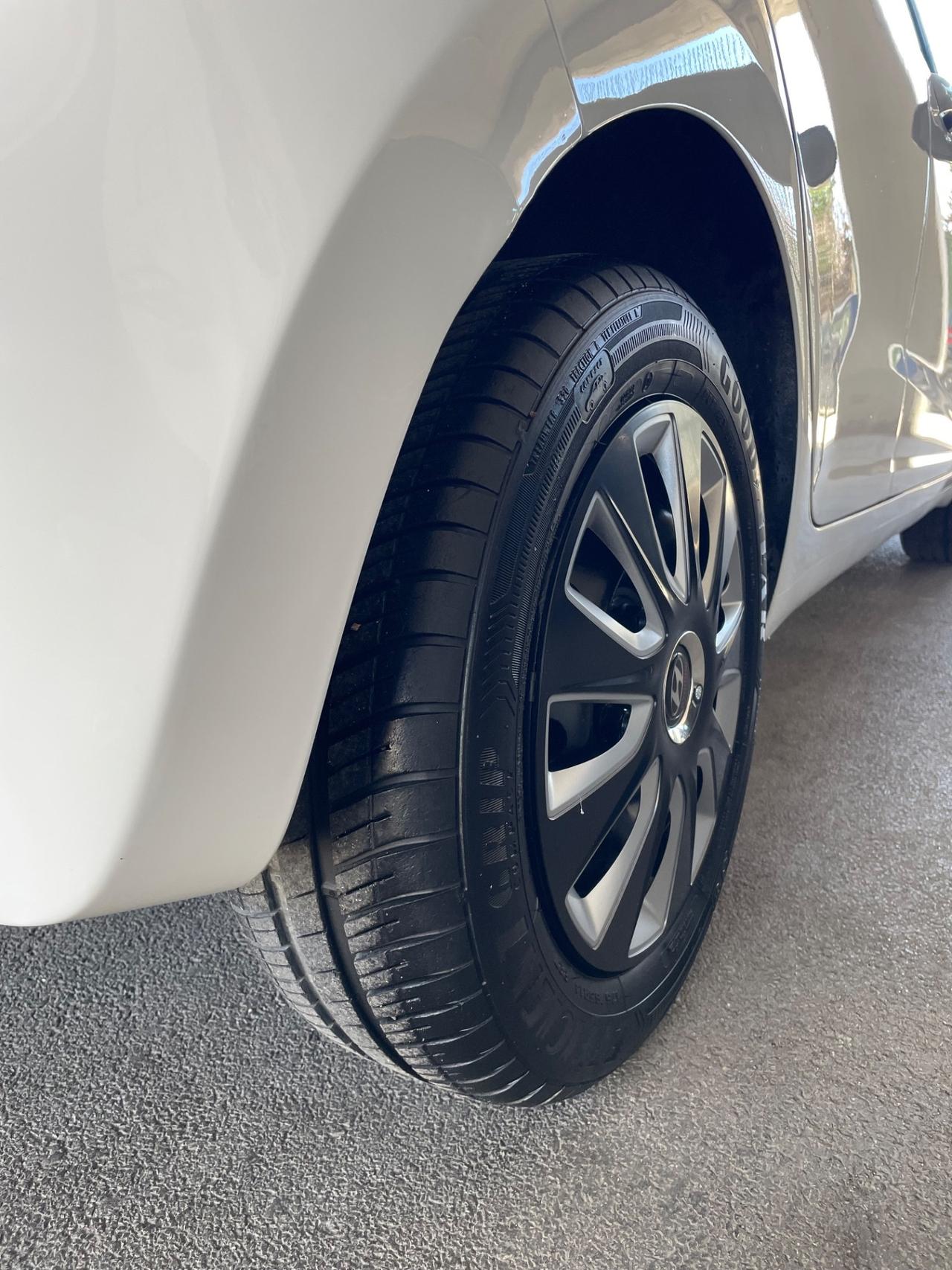 Hyundai i10 1.0 LPGI Econext Login Full dal nord Italia