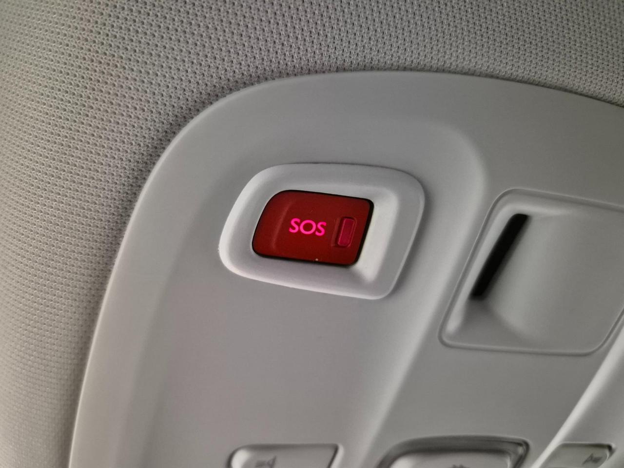 Peugeot 308 SW 1.6 bluehdi Active s&s 120cv - UNIPROPRIETARIO - NEOPATENTATI - Sens. Park - Clima