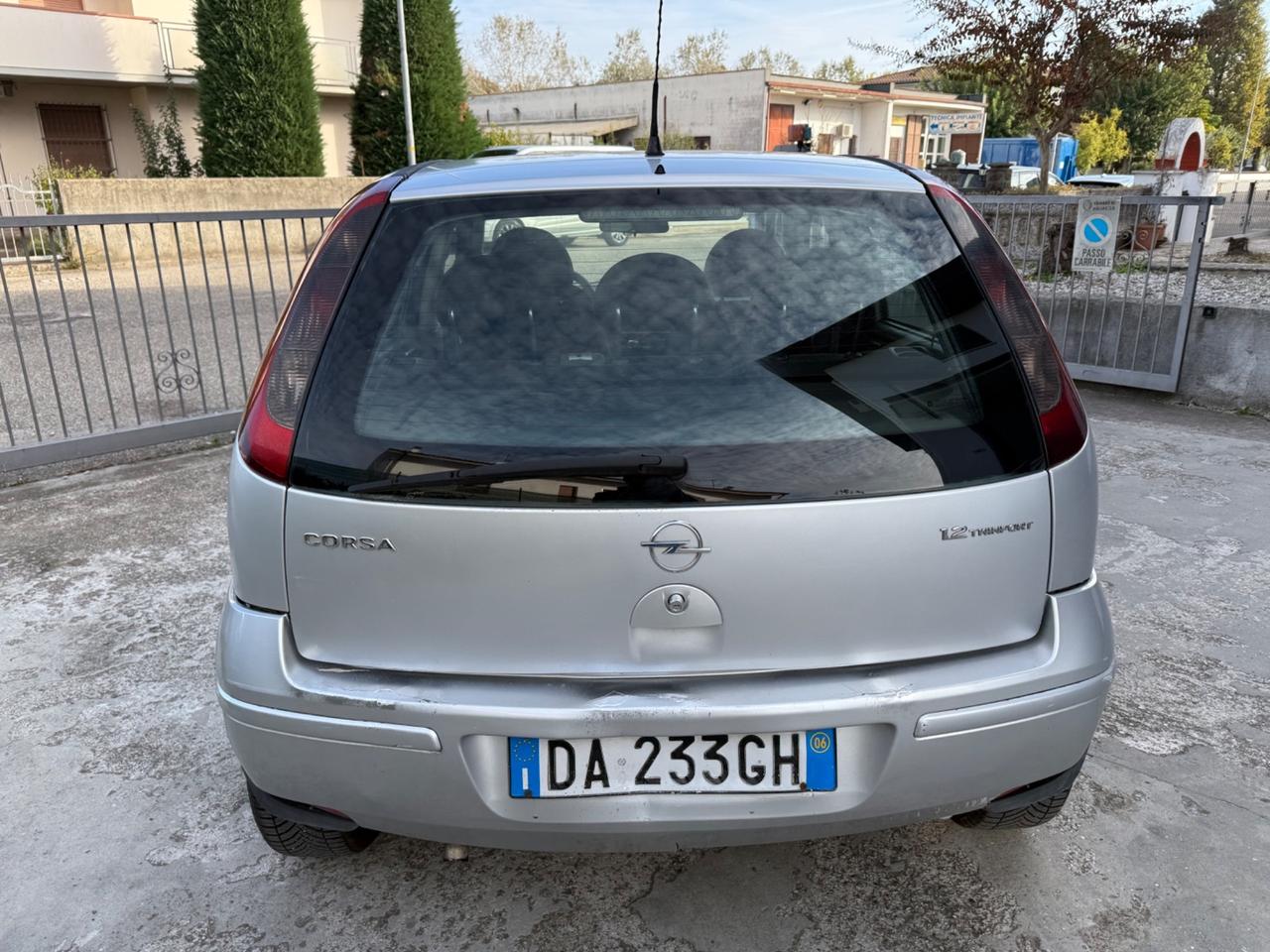 Opel Corsa 1.2 5 porte Cosmo 2006 no blocchi città