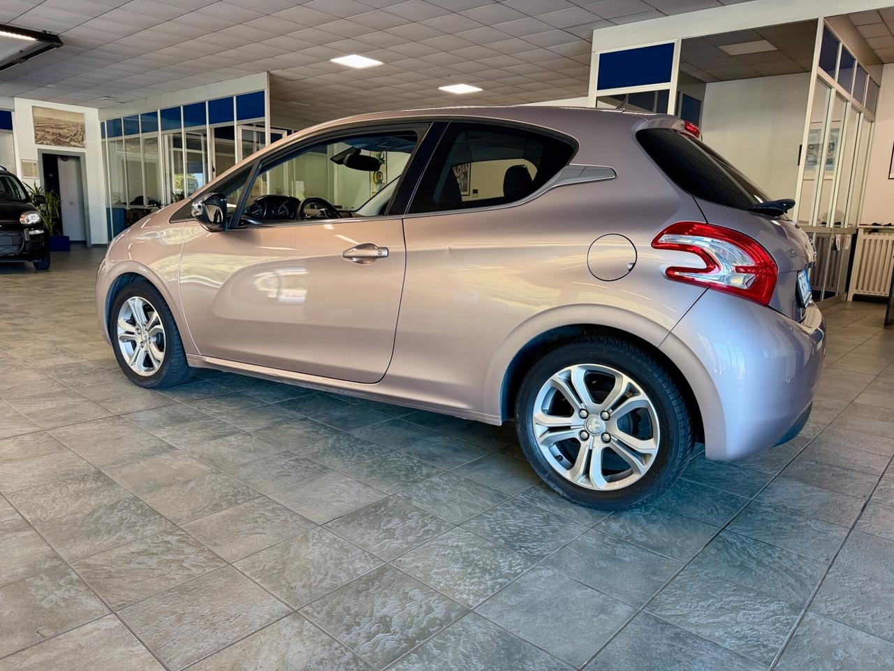 Peugeot 208 1.2 VTi 82 CV 3 porte Allure