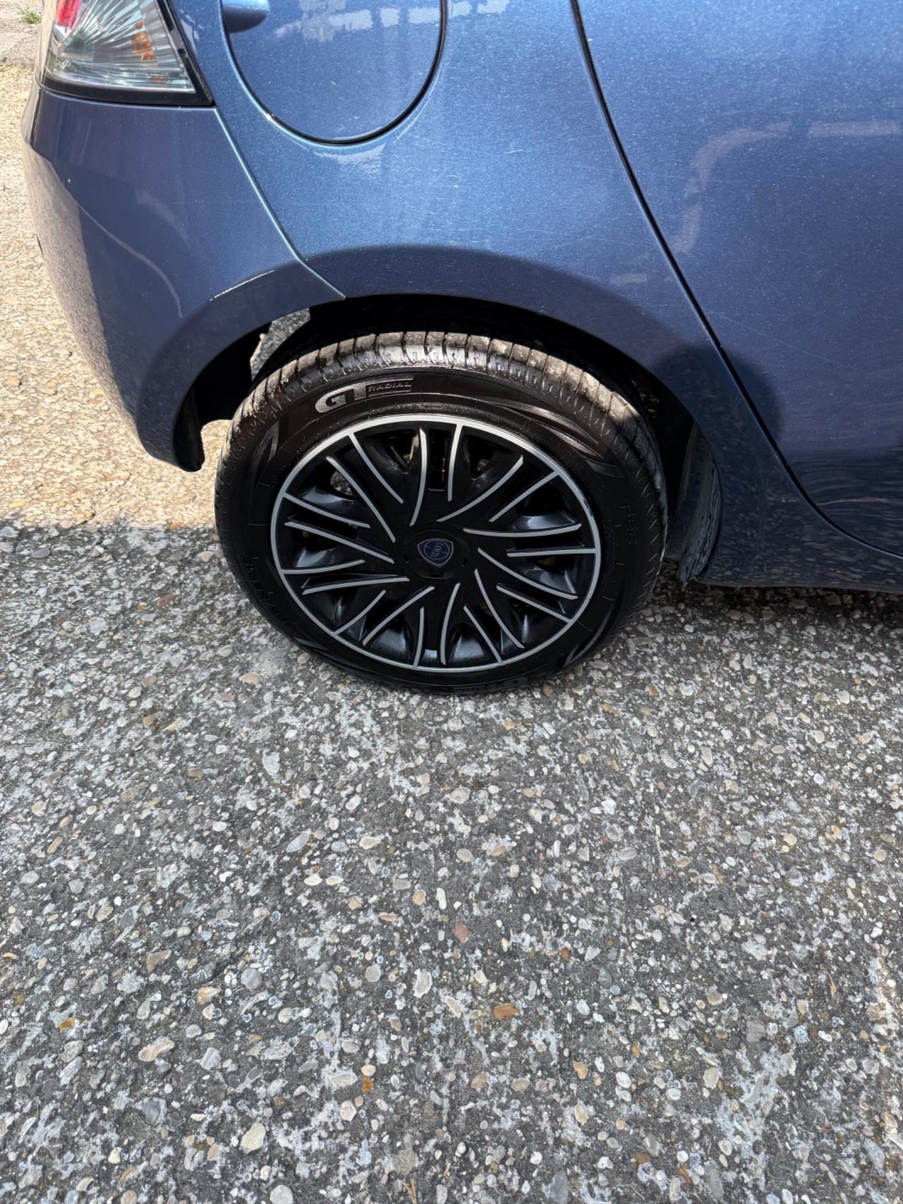 Lancia Ypsilon 1.0 FireFly 5 porte S&S Hybrid Gold