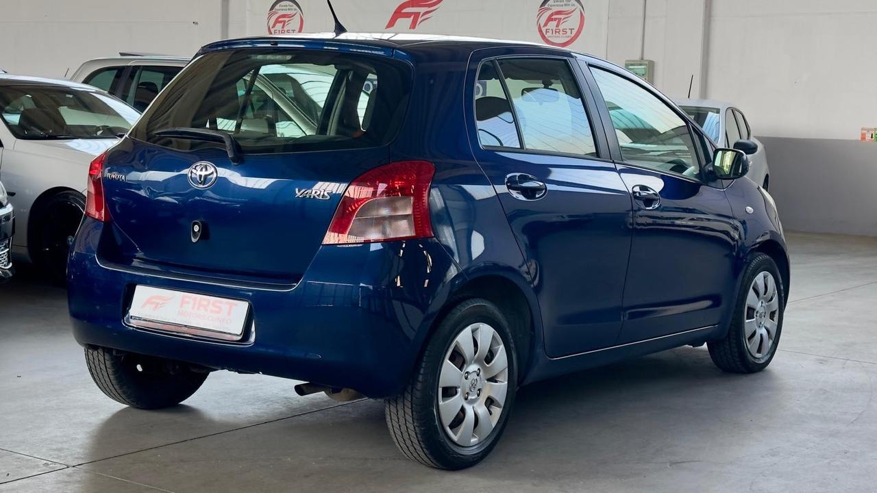 Toyota Yaris 1.0 5 porte Sol