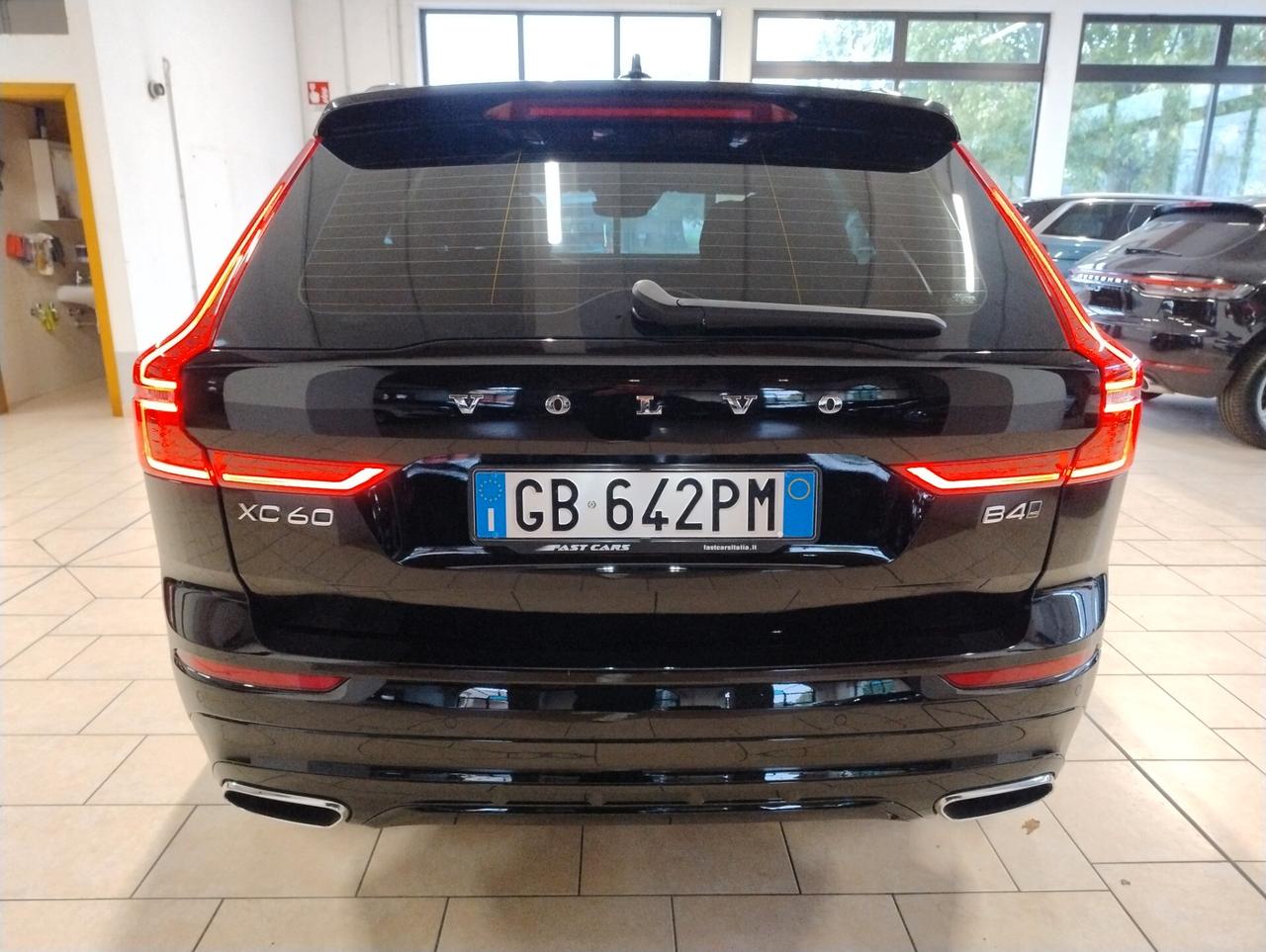 Volvo XC 60 XC60 B4 AWD R-design- 2020