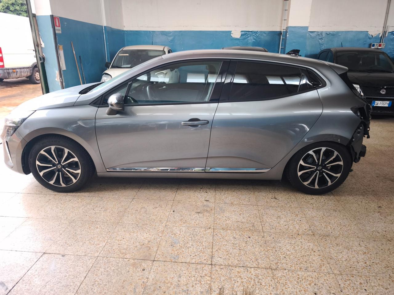 Renault Clio TCe 90 CV 5 porte Techno INCIDENTATA
