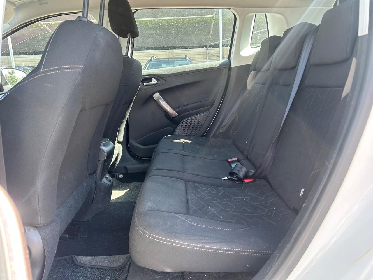Peugeot 2008 1.6 e-HDi 92 CV URBAN CROSS