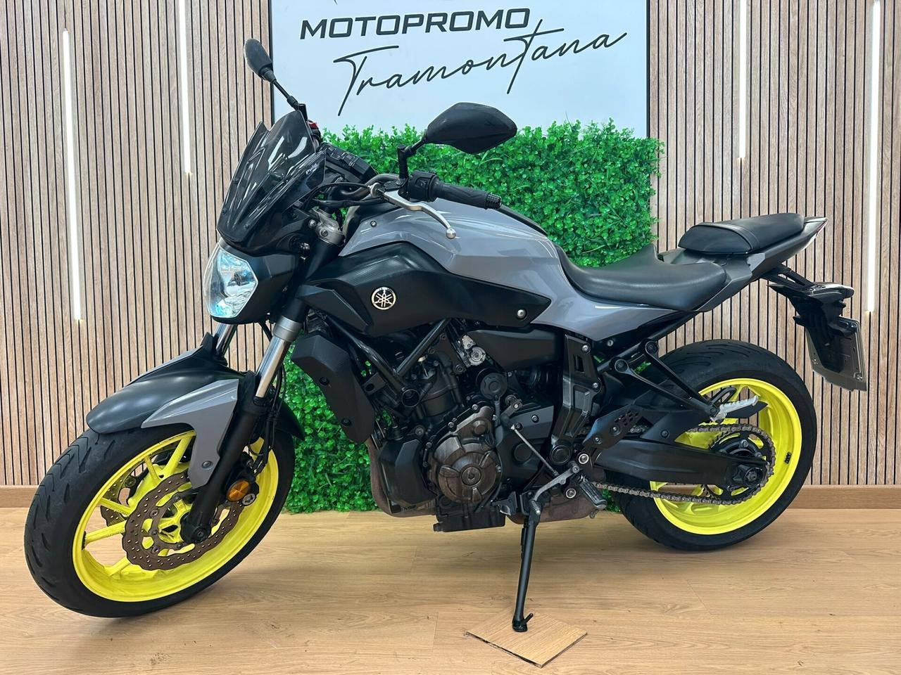 YAMAHA MT07 MT 07 MT-07 NIGHT FLUO - DA 69€ AL MESE